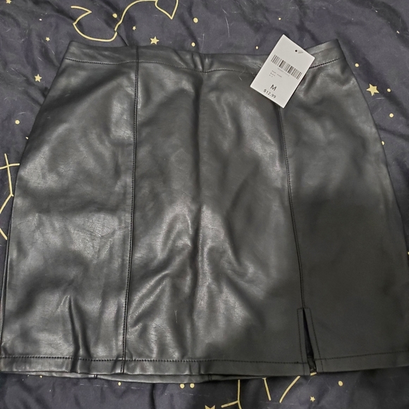 Forever21 faux leather skirt - Picture 1 of 4